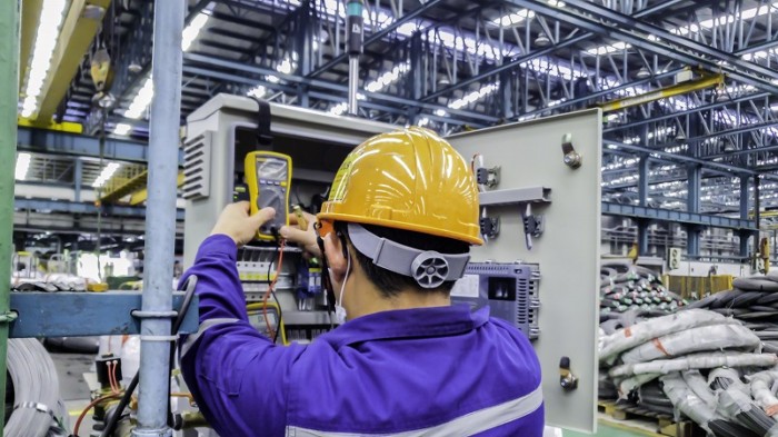 青い作業着・背中